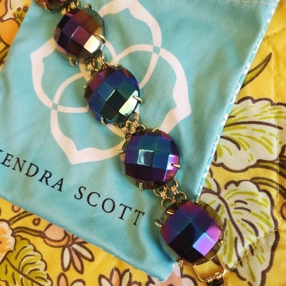 Kendra Scott Cassie Bracelet Iridescent Black - Picture 5 of 11